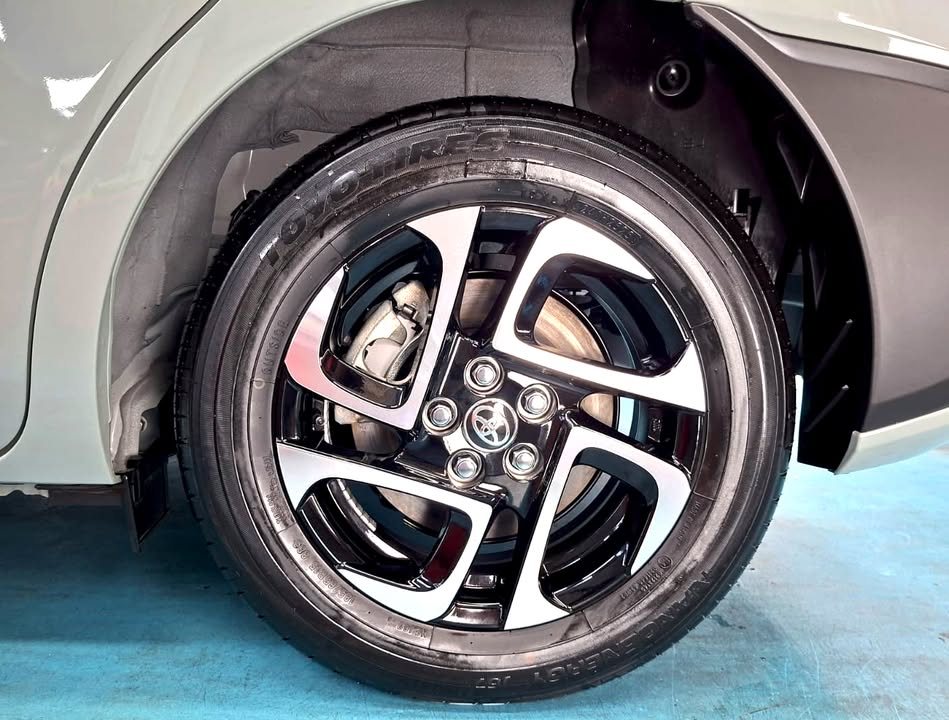 Two-tone alloy wheel on the Sienta.