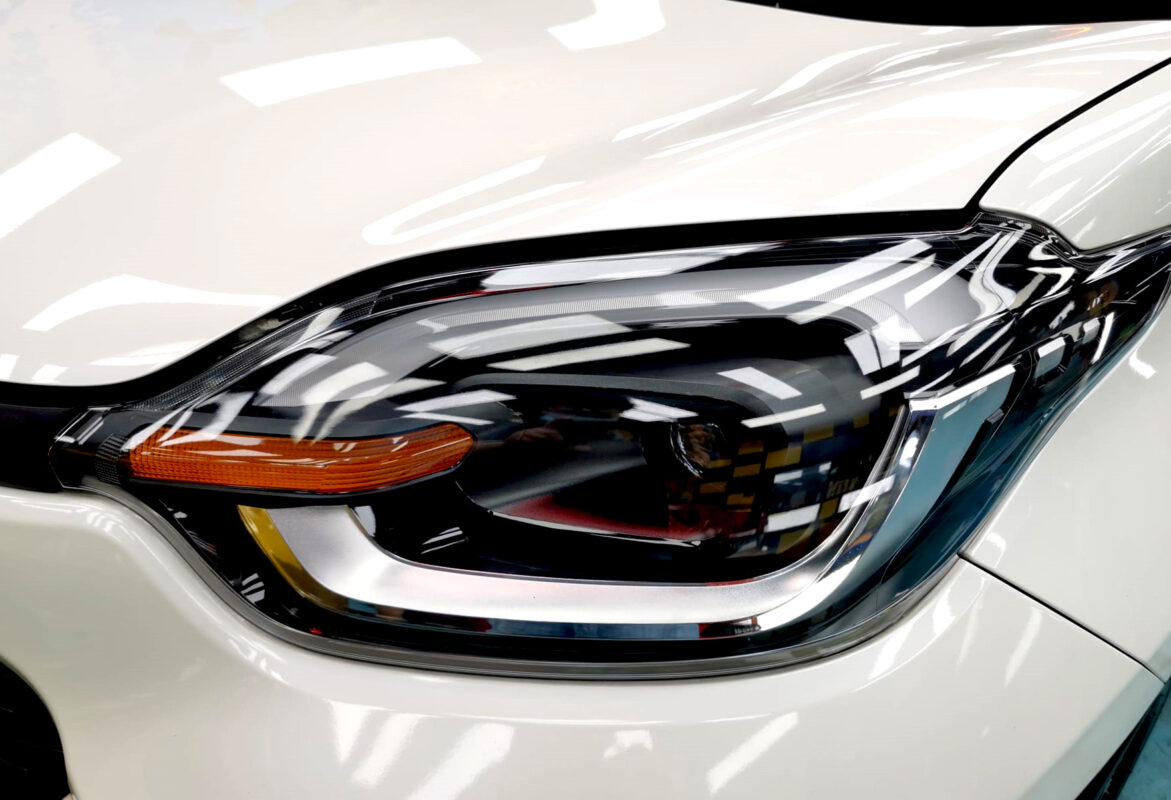 The Sienta's coated paintwork showing clean reflections.
