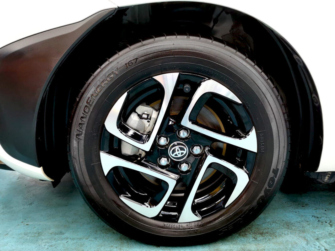 Wheel and panel edge detail on the coated Toyota Sienta.