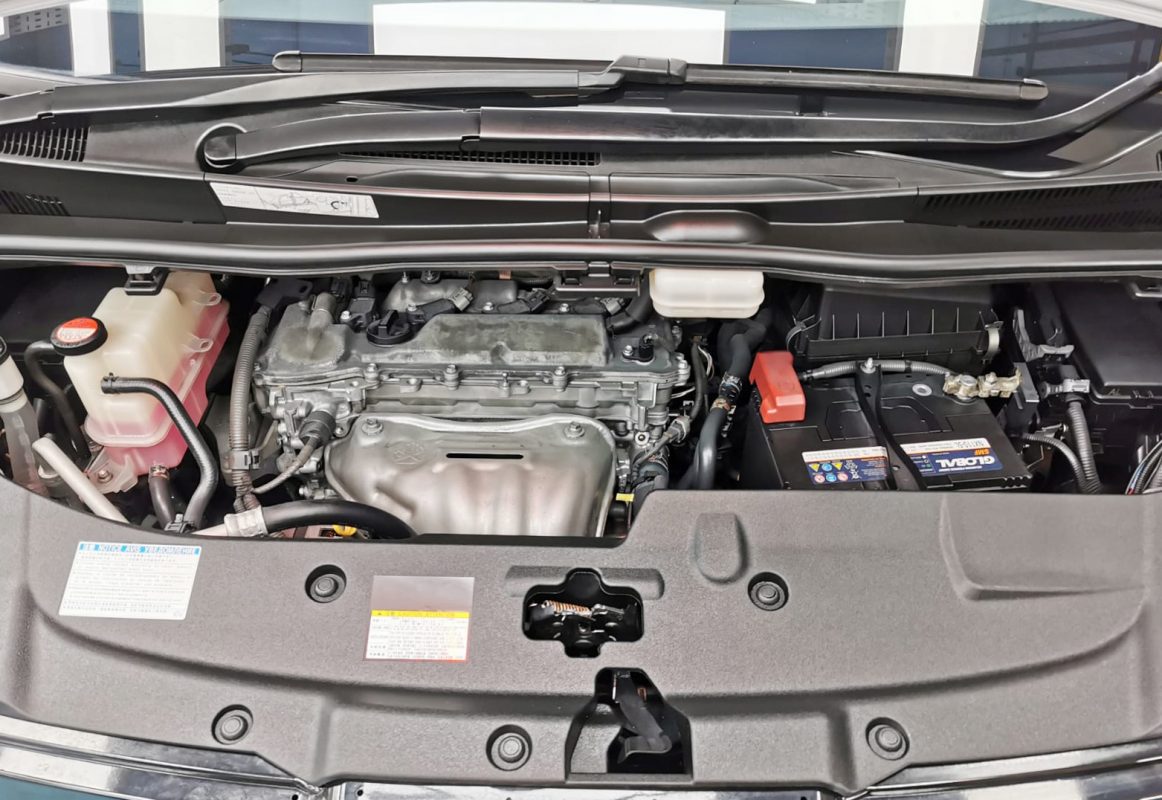 Detail of the Toyota Vellfire bodywork sealed with ZeTough Ceramic.
