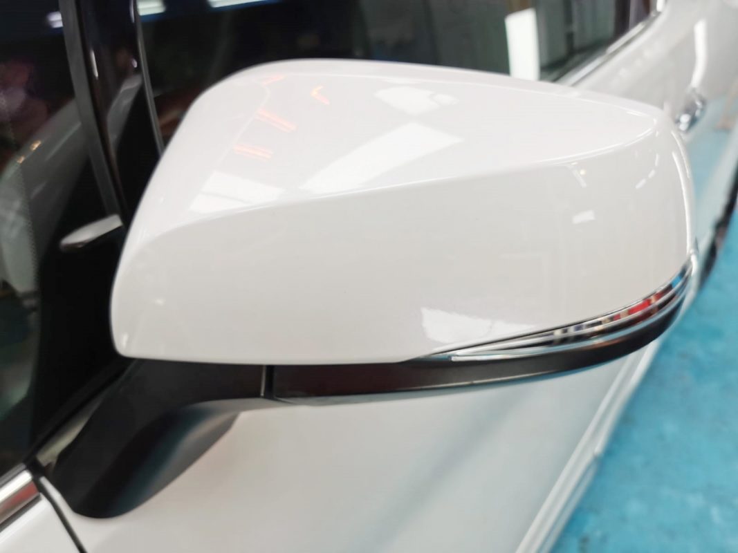 Side panel of the Toyota Vellfire with the ceramic finish locked in.