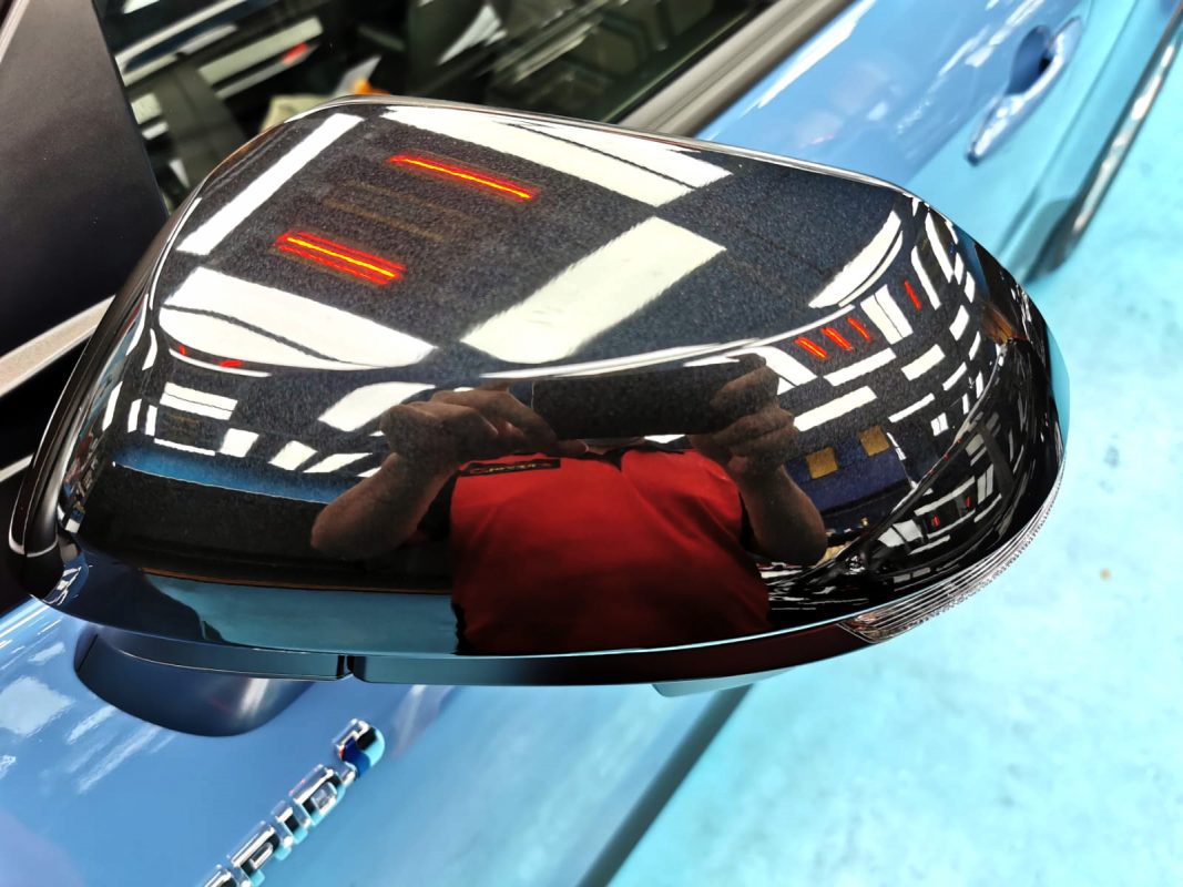 Side panel of the Yaris Cross with the ceramic finish locked in.
