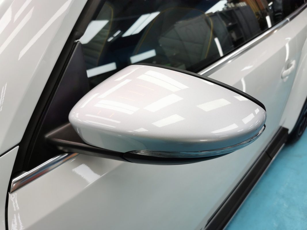 Side panel of the Volkswagen Beetle Dune with the ceramic finish locked in.