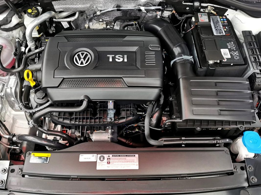 Detail of the Volkswagen Passat's bodywork sealed with ZeTough Titanium.