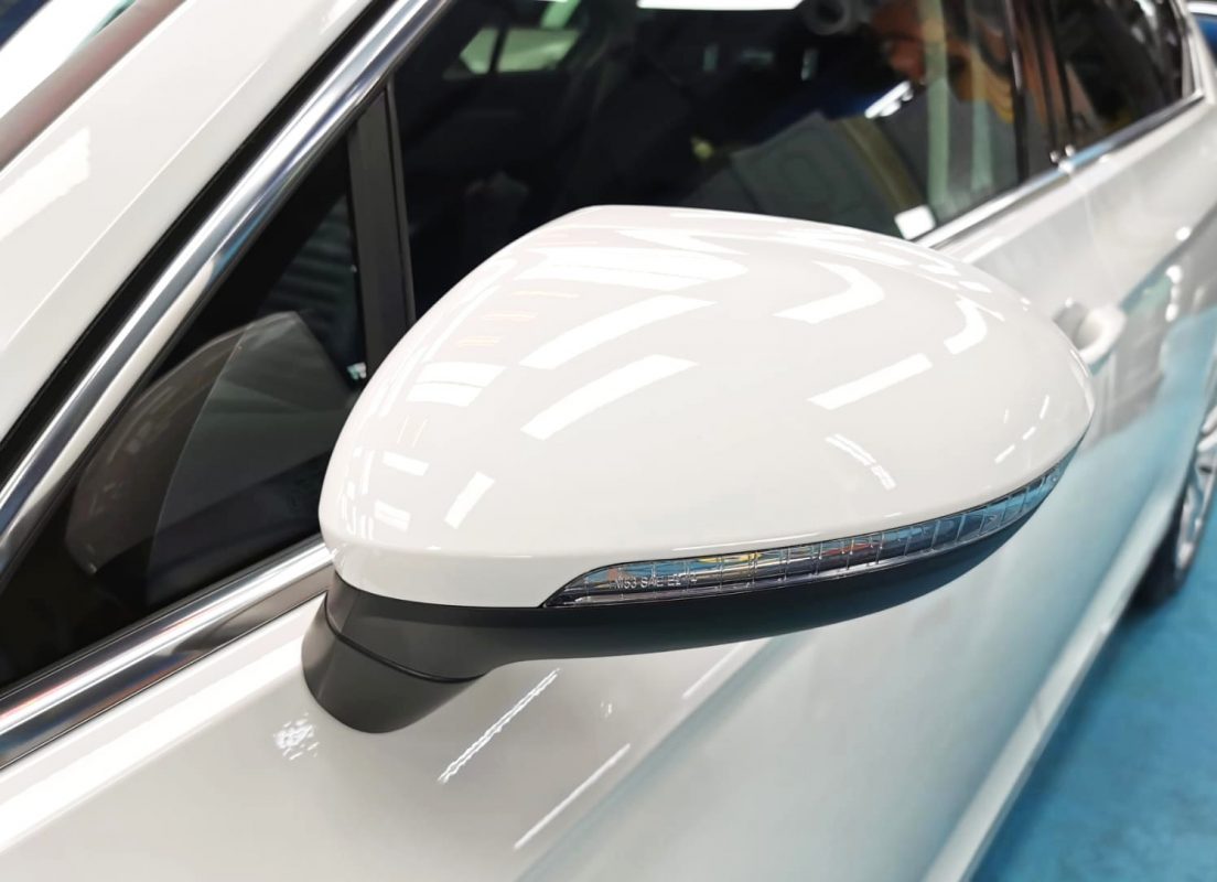 Side panel of the Volkswagen Passat with the titanium finish locked in.