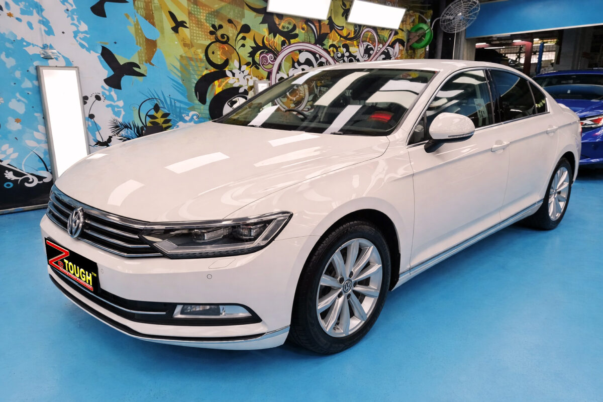 Volkswagen Passat, paintwork still glossy after years of ZeTough protection.