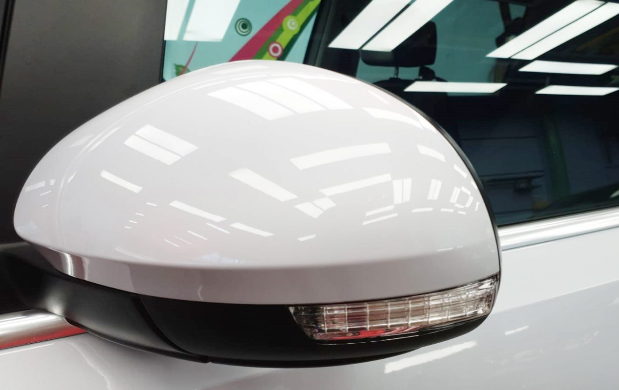 Side panel of the Volkswagen Sharan with the ceramic finish locked in.