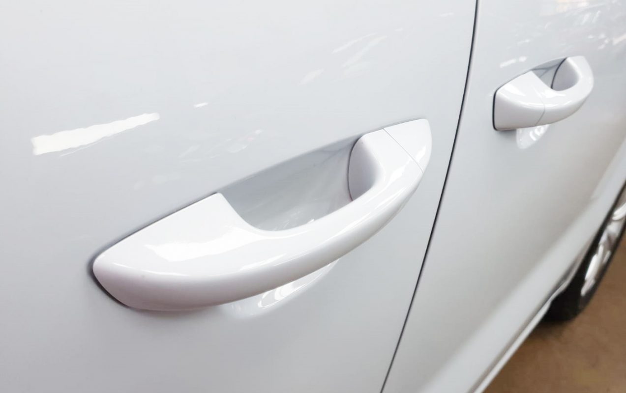 Front three-quarter view of the Volkswagen Sharan after coating.