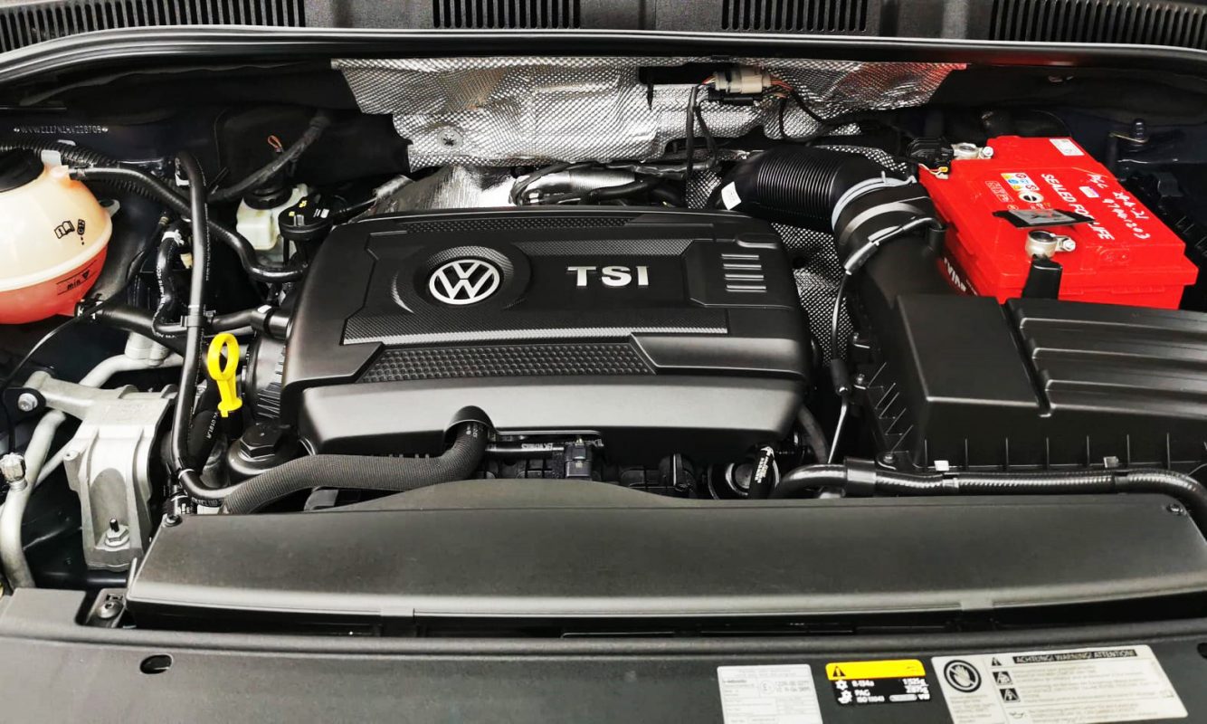 Detail of the Volkswagen Sharan's bodywork sealed with ZeTough Ceramic.