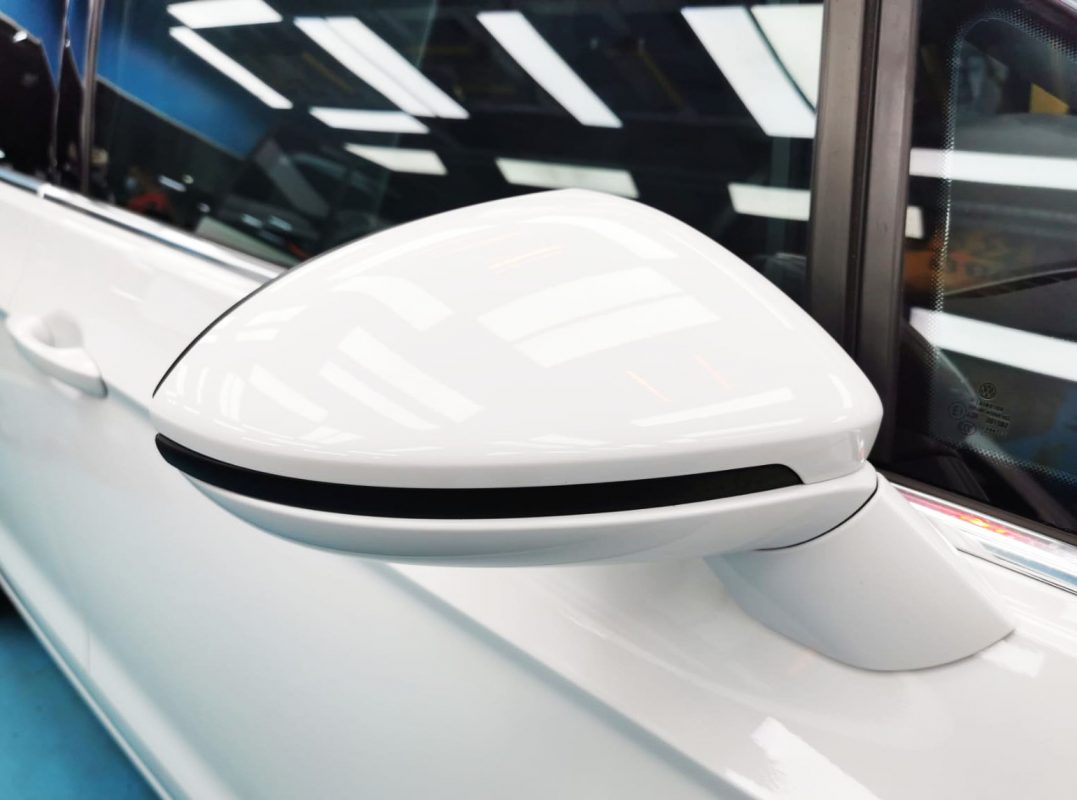 Side panel of the Volkswagen Sportsvan with the ceramic finish locked in.