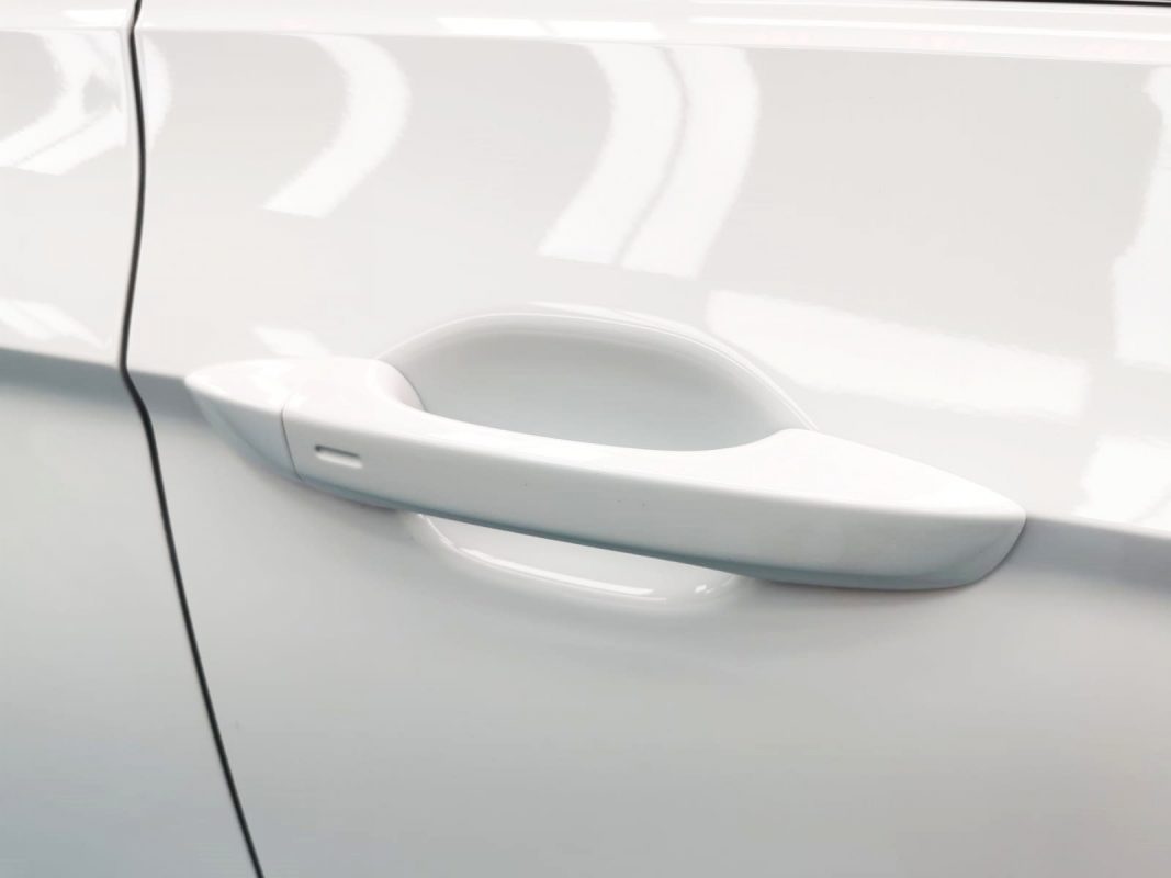 Front three-quarter view of the Volkswagen Sportsvan after coating.