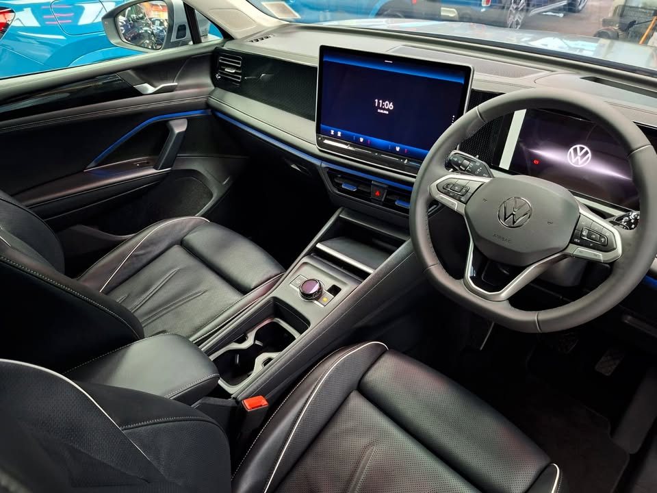 Tiguan interior with leather seats, steering wheel and central touchscreen.