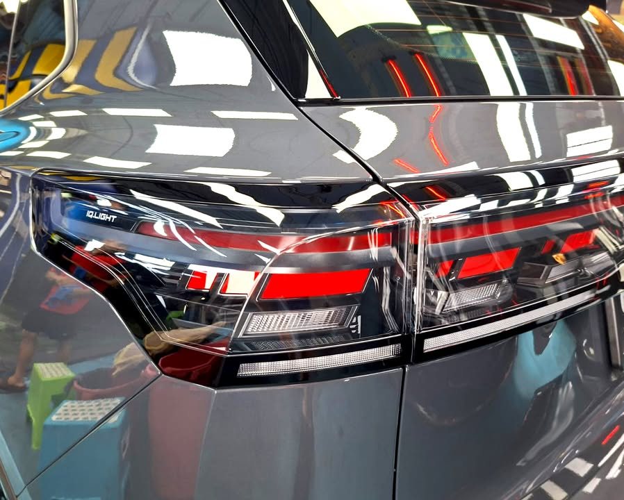 Close-up of the Volkswagen Tiguan tail light and grey tailgate.