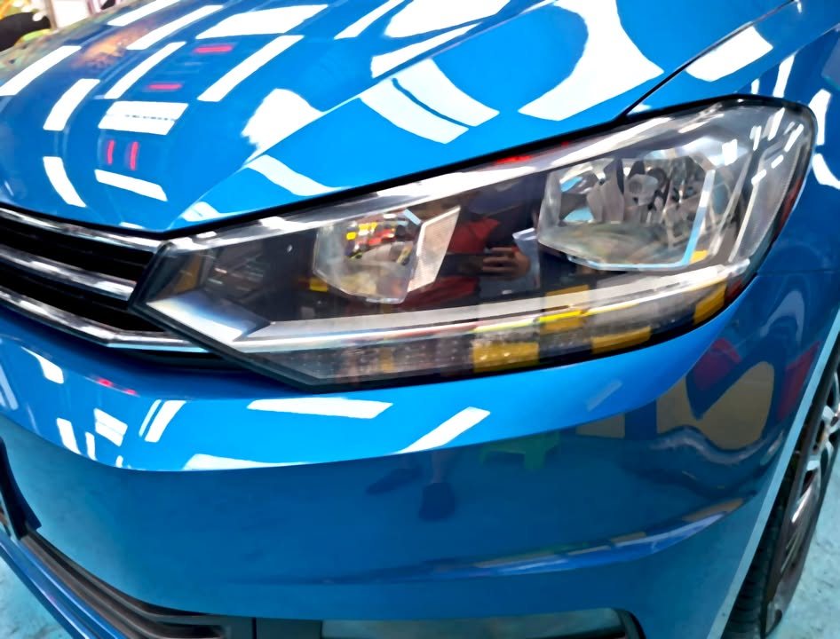 Close-up of the Touran headlamp and front bumper.