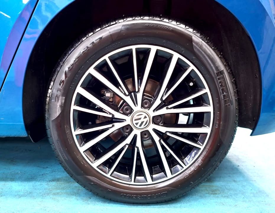 Multi-spoke alloy wheel on the Touran.