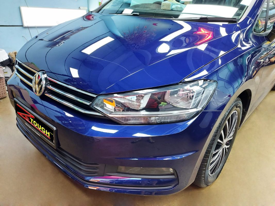 The Volkswagen Touran from a side angle after the ceramic coating.