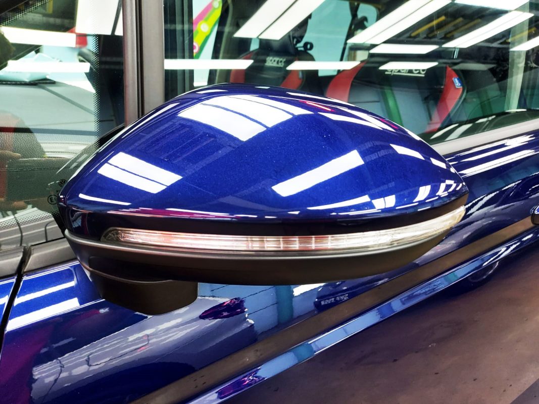 Side panel of the Volkswagen Touran with the ceramic finish locked in.