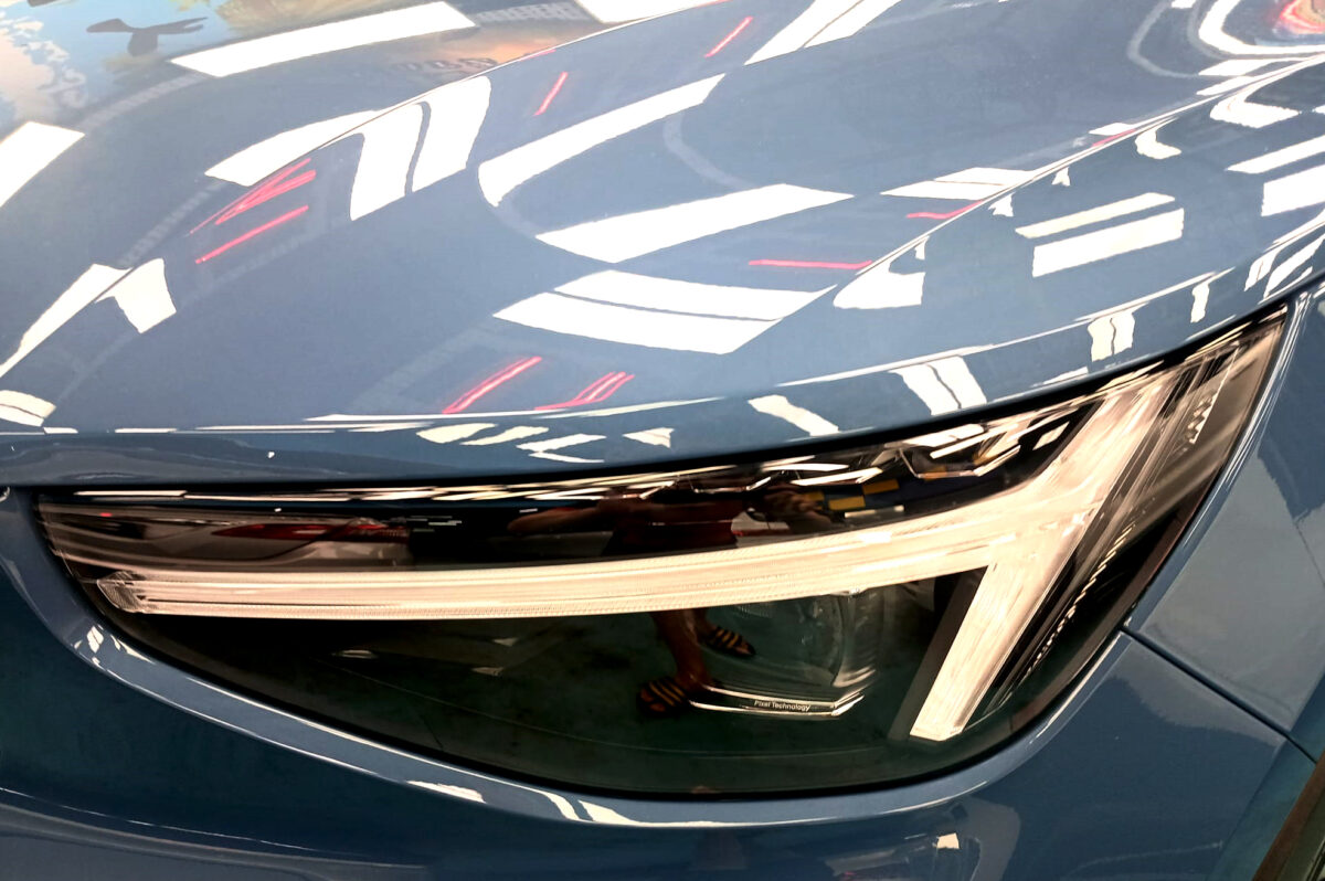 The C40's coated paintwork showing clean reflections.