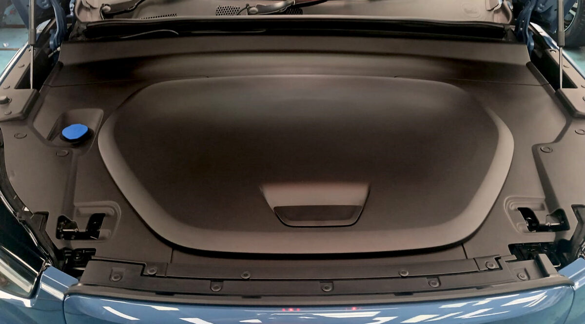 Detail of the Volvo C40's bodywork sealed with ZeTough Ceramic.