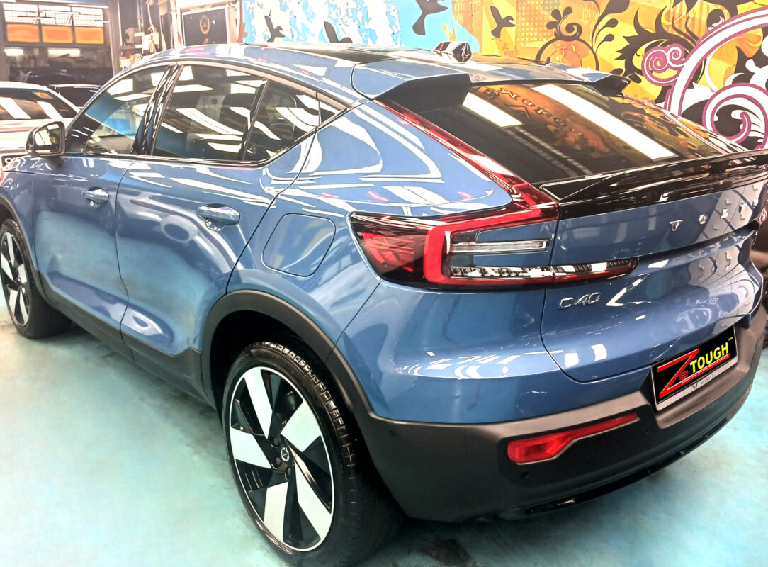 Side panel of the Volvo C40 with the ceramic finish locked in.