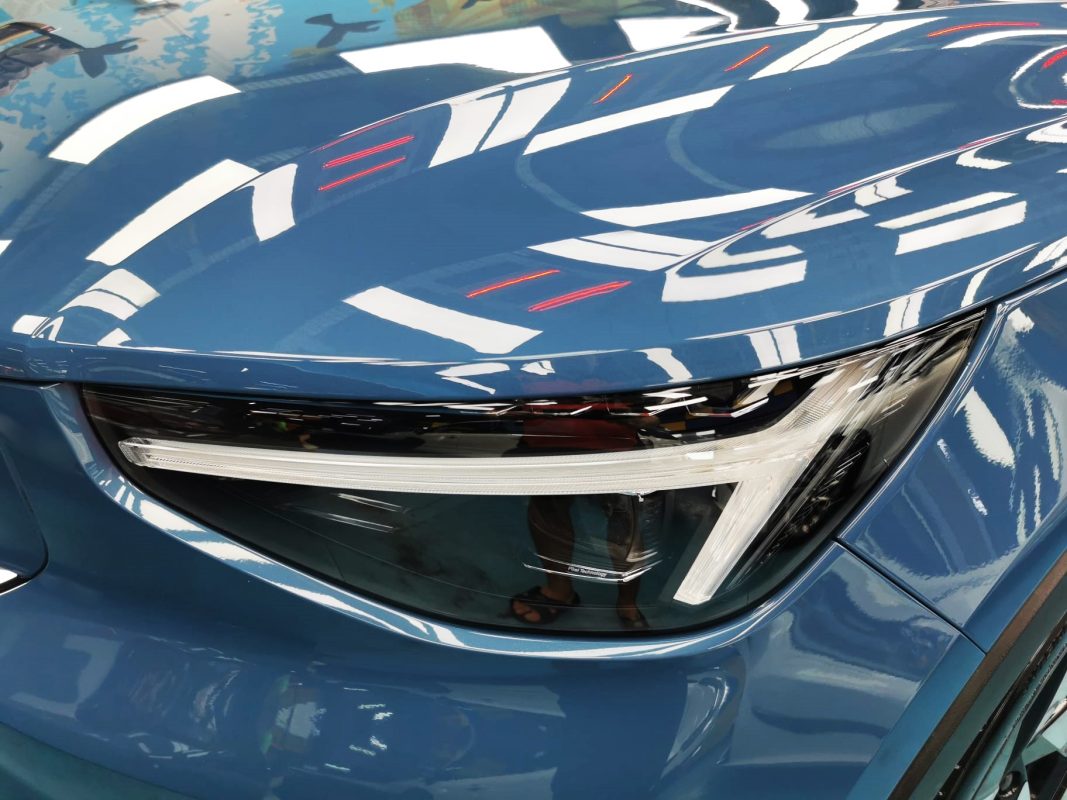 The C40's coated paintwork showing clean reflections.