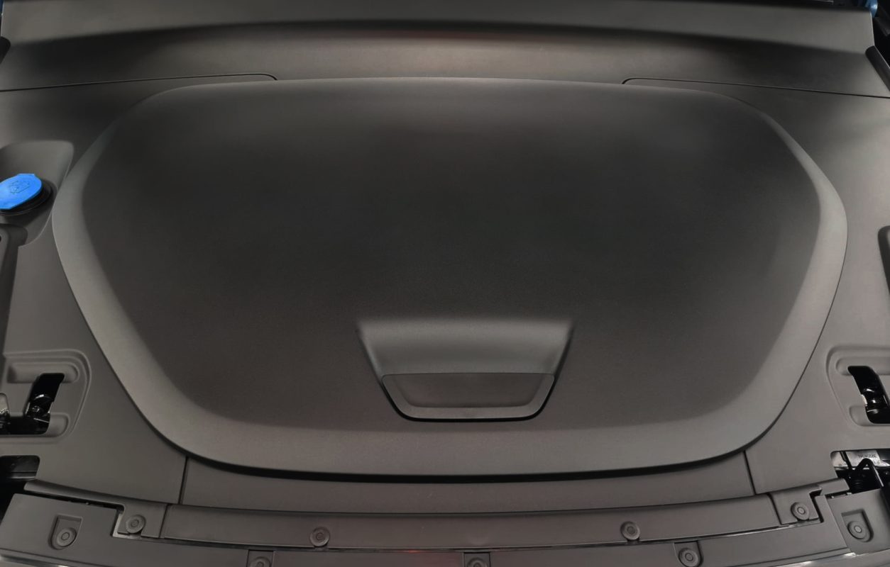 Detail of the Volvo C40's bodywork sealed with ZeTough Ceramic.