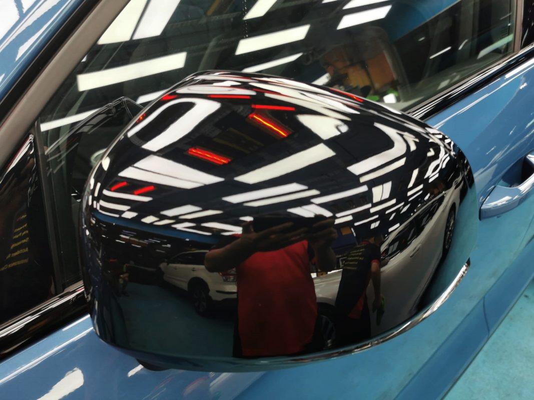 Side panel of the Volvo C40 with the ceramic finish locked in.