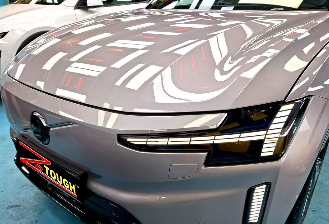 Front of the silver ES90 with ceiling lights reflected across the bonnet.