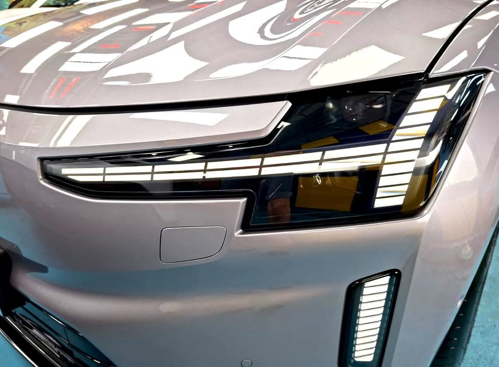Close-up of the ES90 headlamp and vertical lamp strip.