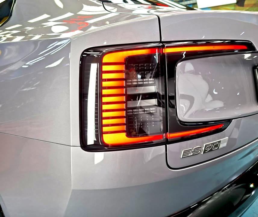 Close-up of the ES90 tail lamp and badge.