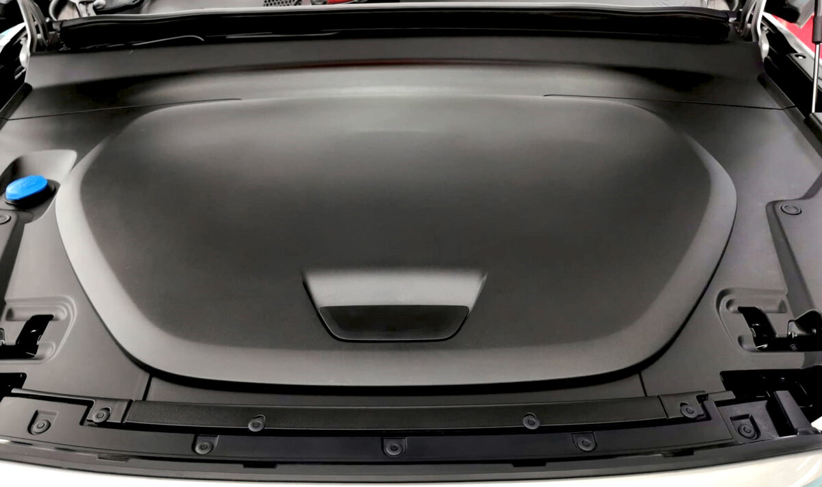 Detail of the Volvo EX40's bodywork sealed with ZeTough Ceramic.