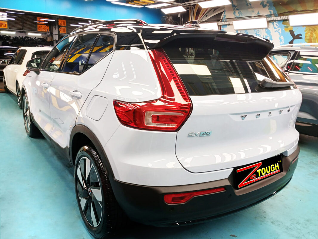 Front three-quarter view of the Volvo EX40Plus after coating.