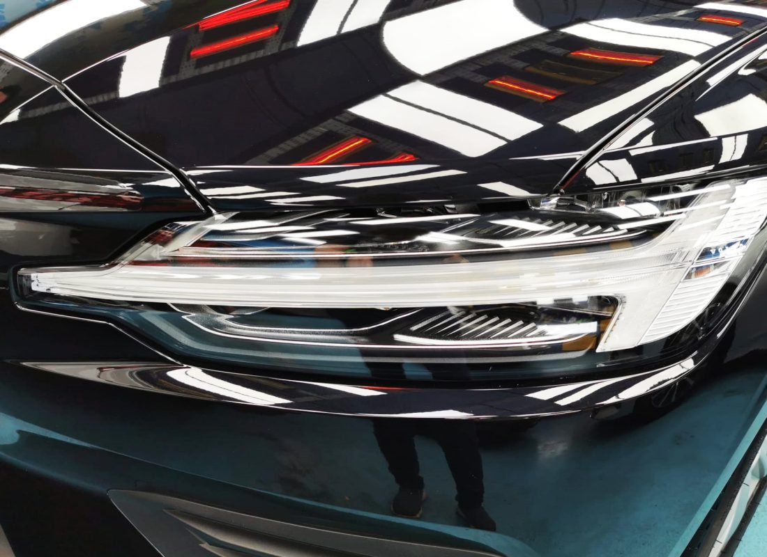The S60's coated paintwork showing clean reflections.