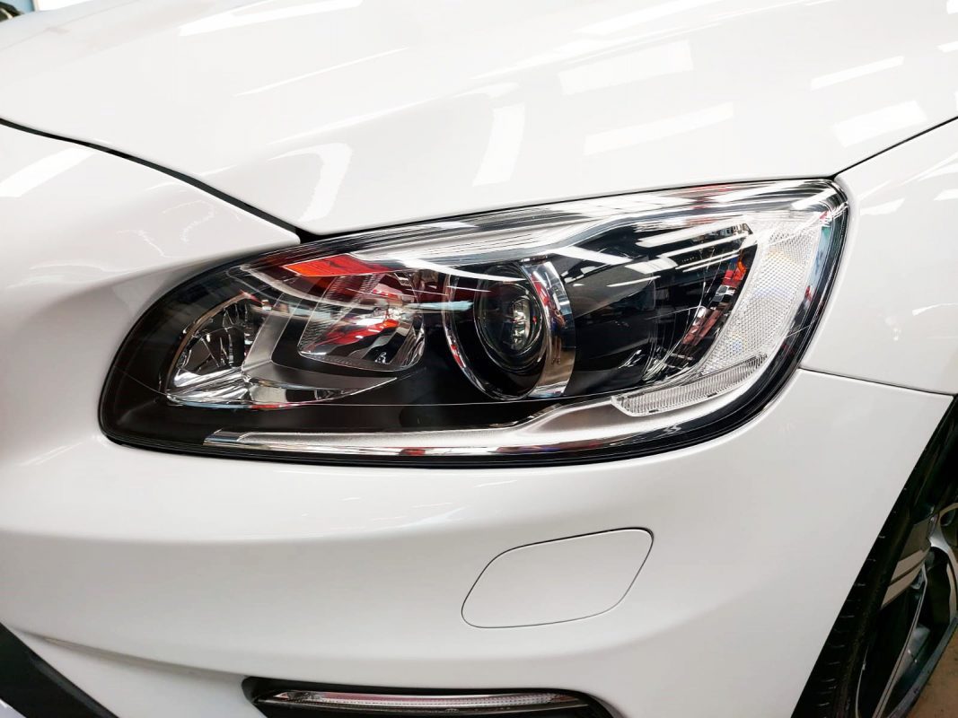 The S60's coated paintwork showing clean reflections.