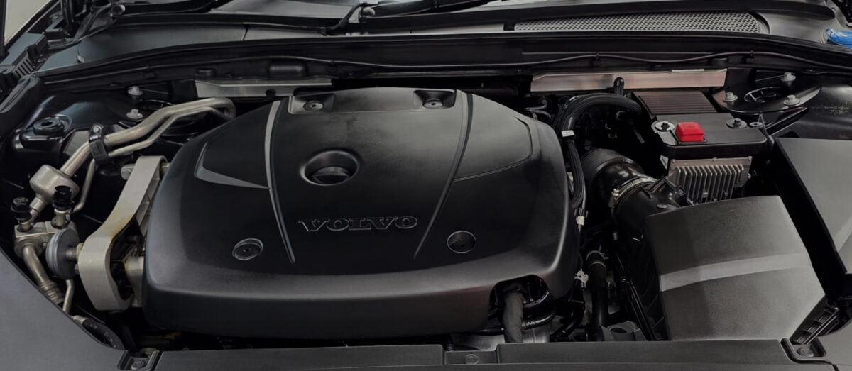 Detail of the Volvo S90 bodywork sealed with ZeTough Titanium.