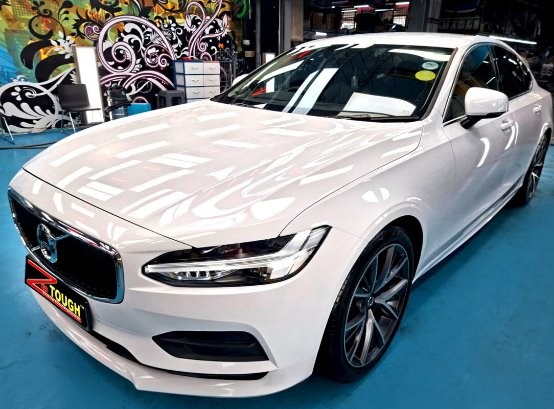 Volvo S90, glossy after its ZeTough Ceramic coating.