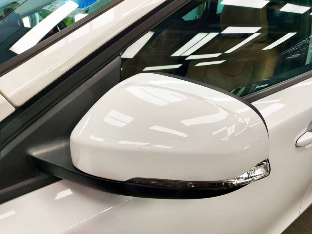 Side panel of the Volvo V40 with the ceramic finish locked in.