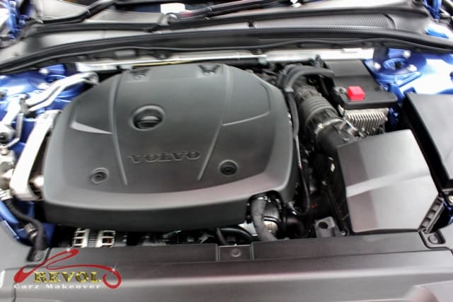 Detail of the Volvo V90's bodywork sealed with ZeTough Ceramic.