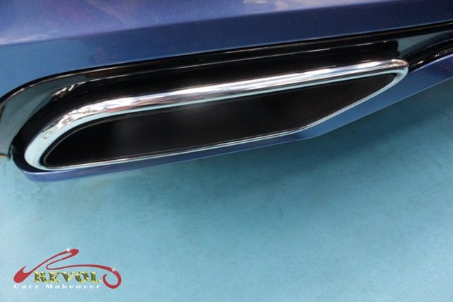 The coated bonnet of the Volvo V90 under workshop lighting.