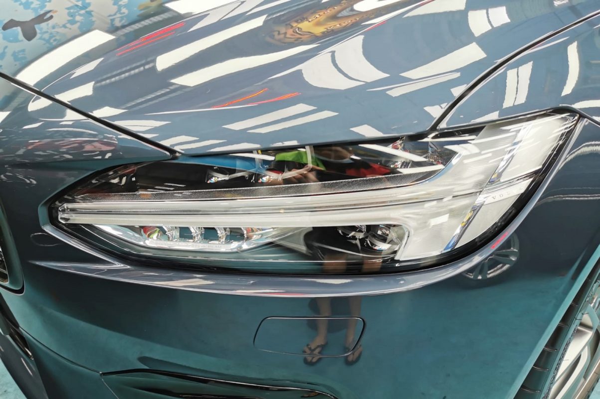 The V90's coated paintwork showing clean reflections.