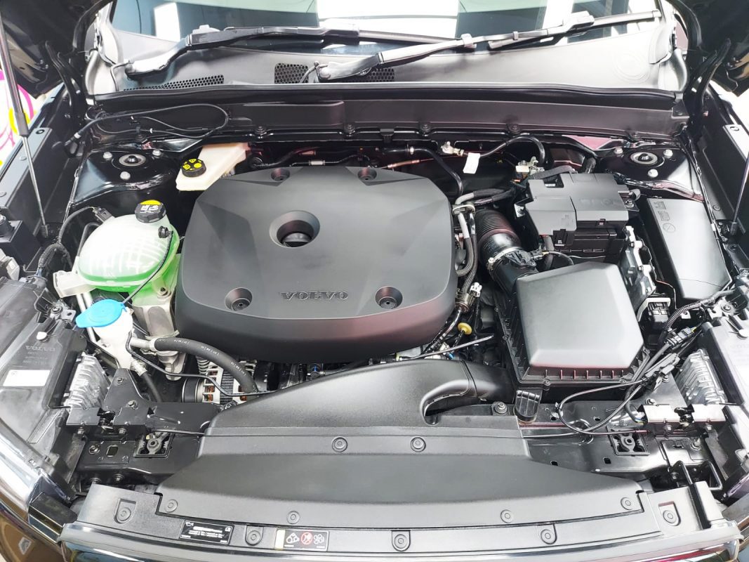 Detail of the Volvo XC40's bodywork sealed with ZeTough Ceramic.