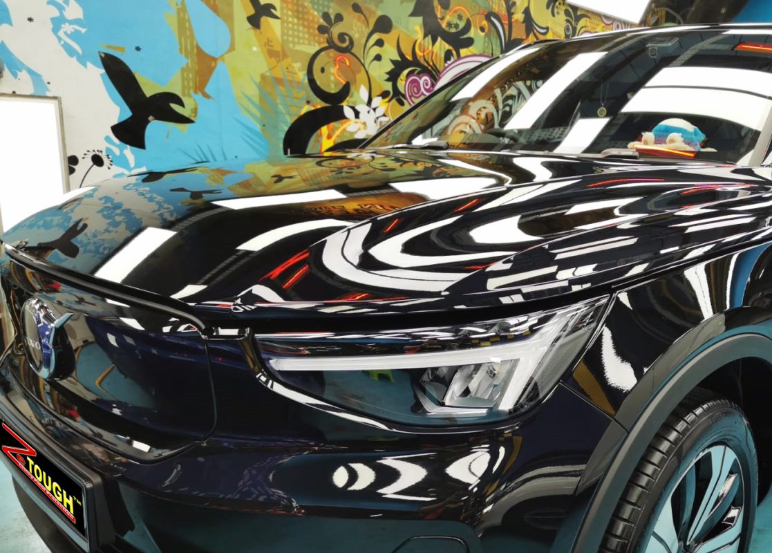 The Volvo XC40 from a side angle after the titanium coating.