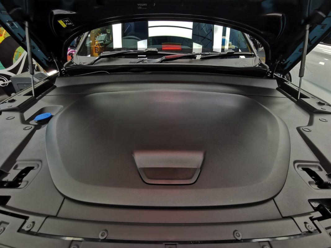 Detail of the Volvo XC40's bodywork sealed with ZeTough Titanium.