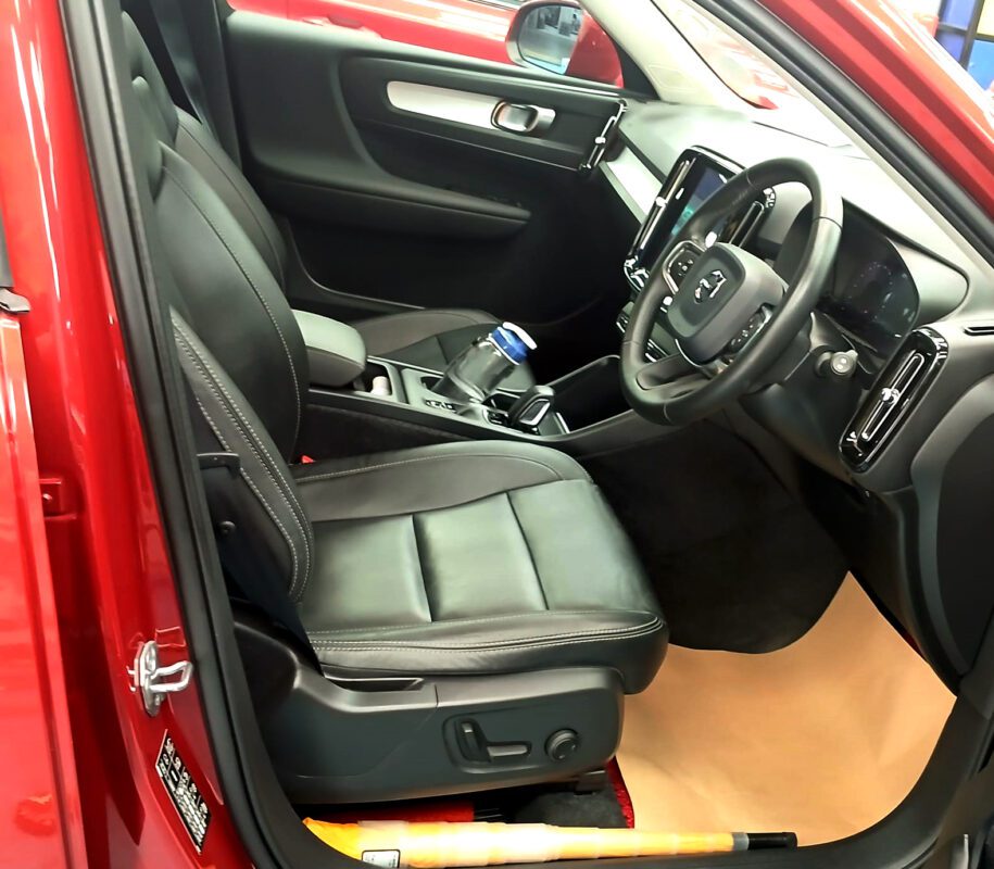 Front three-quarter view of the Volvo XC40 after coating.