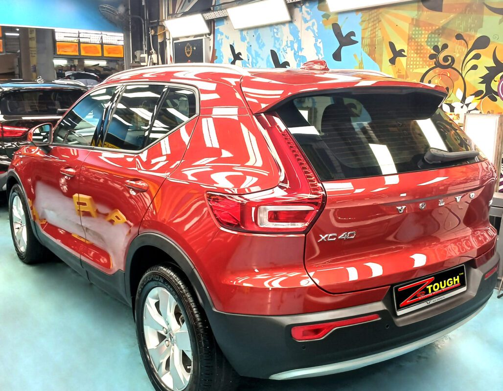 Side panel of the Volvo XC40 with the titanium finish locked in.