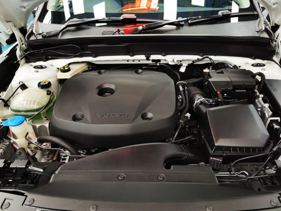Detail of the Volvo XC40's bodywork sealed with ZeTough Ceramic.