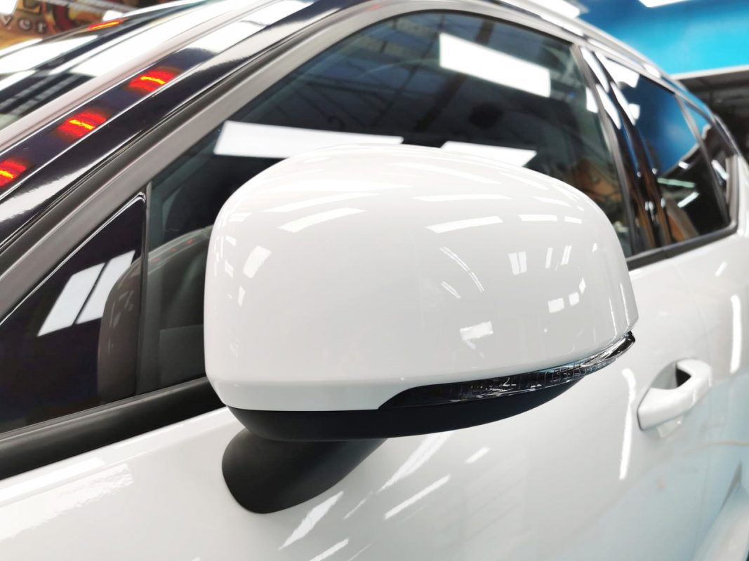 Side panel of the Volvo XC40 with the ceramic finish locked in.