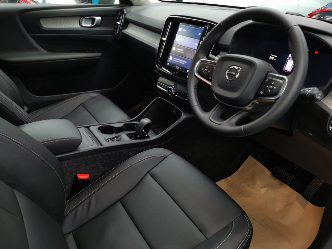 Front three-quarter view of the Volvo XC40 after coating.