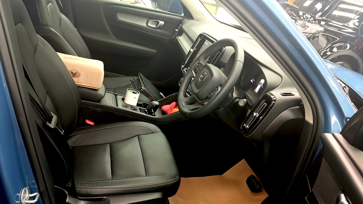 Front three-quarter view of the Volvo XC40 after coating.