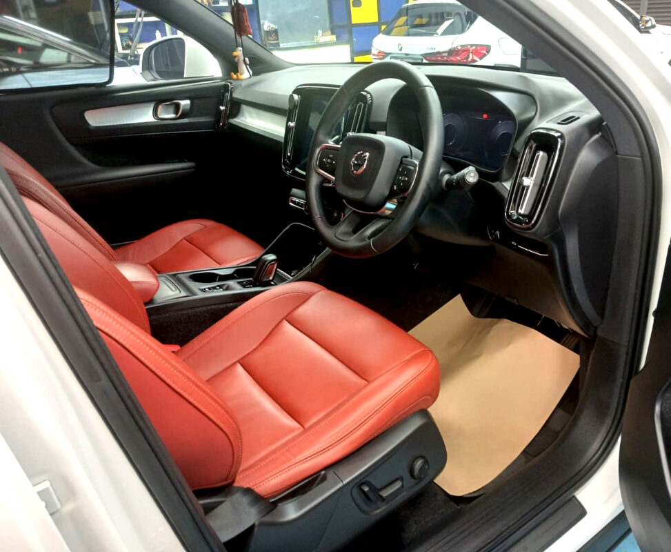 Front three-quarter view of the Volvo XC40 after coating.